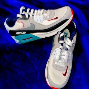 Brand new (no box) Nike Air Max 90 Griffey Swingman size 6y